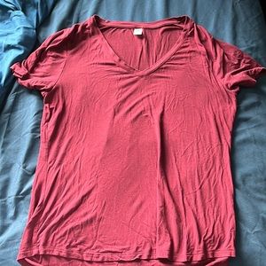 Maroon Old Navy t-shirt, size M, flexible/stretchy